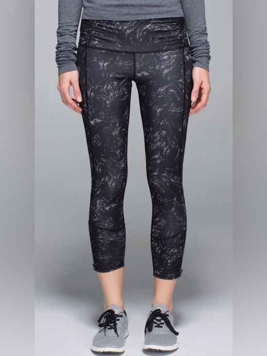 lululemon athletica Pants - Lululemon Runday Crop Full-On Luxtreme Leggings